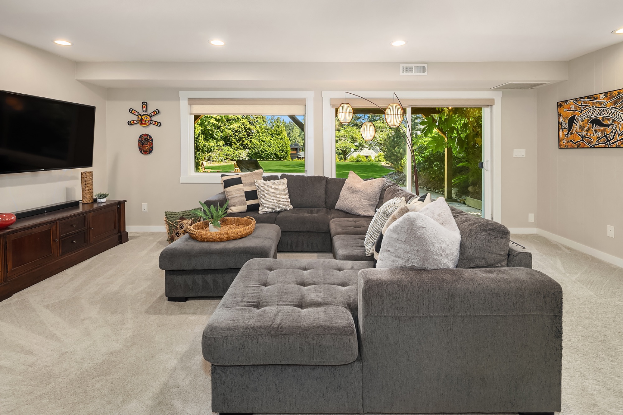 Recreation room with sectional